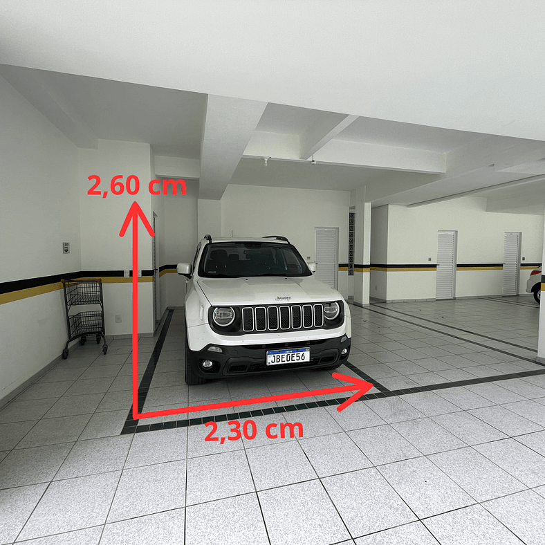 Apê com A/C, Elevador e Garagem em Canasvieiras